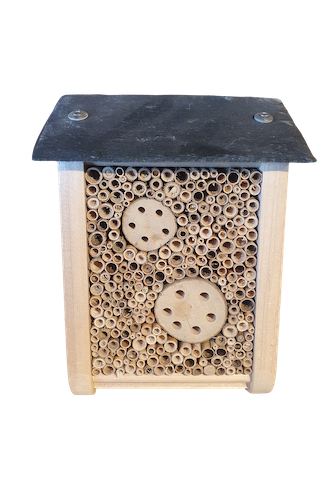 Insektenhotel mit Schieferdach